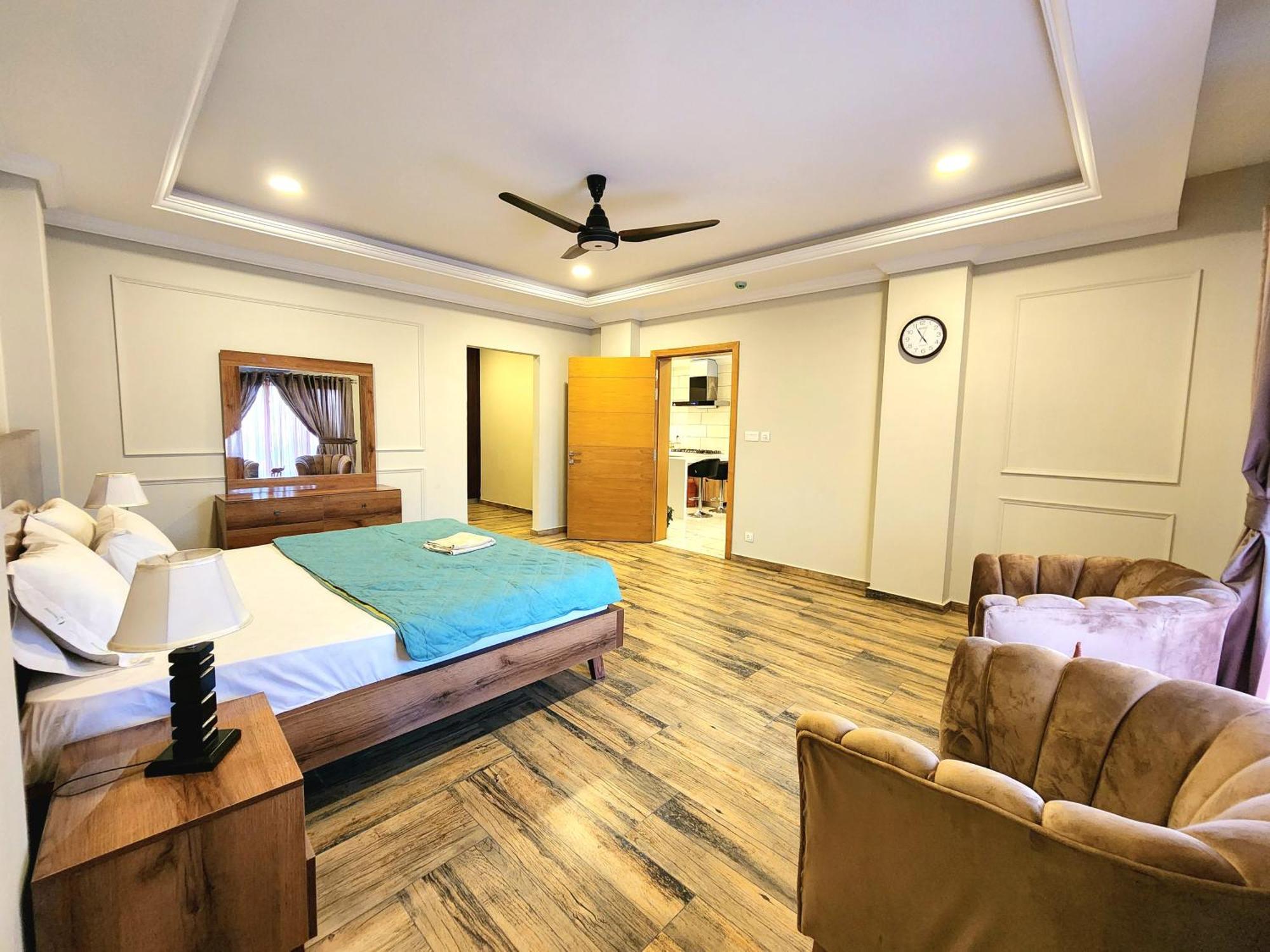 Executive Apartments In Bahria Heights Rawalpindi Room photo